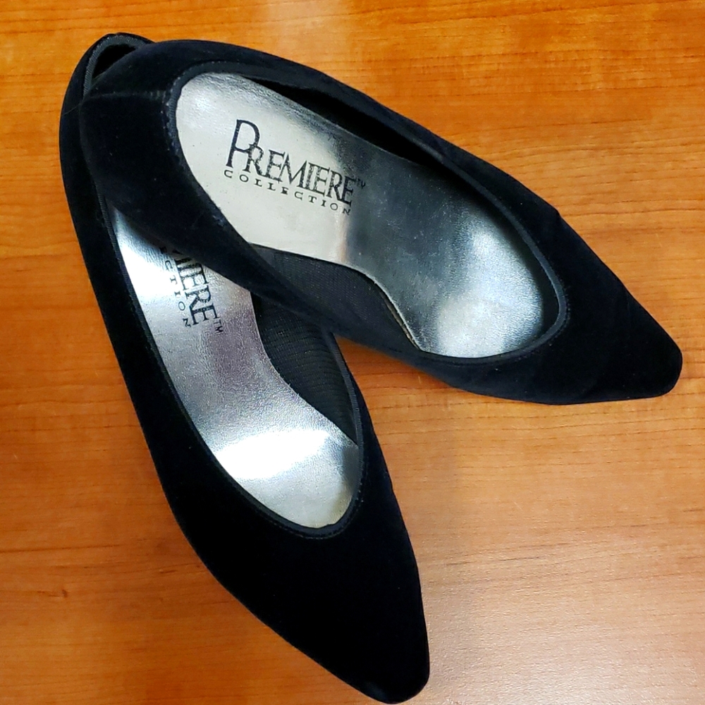 Premiere Collection Black velvet pumps